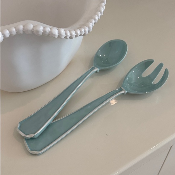 Beatriz Ball New Orleans Vida Decorative Ice Salad White Bowl with Blue Servers - Picture 5 of 6